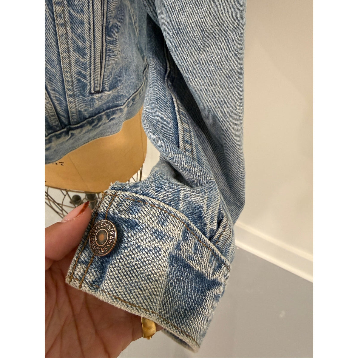 Vintage Levi's Denim Jacket Approx Size L PTP 22