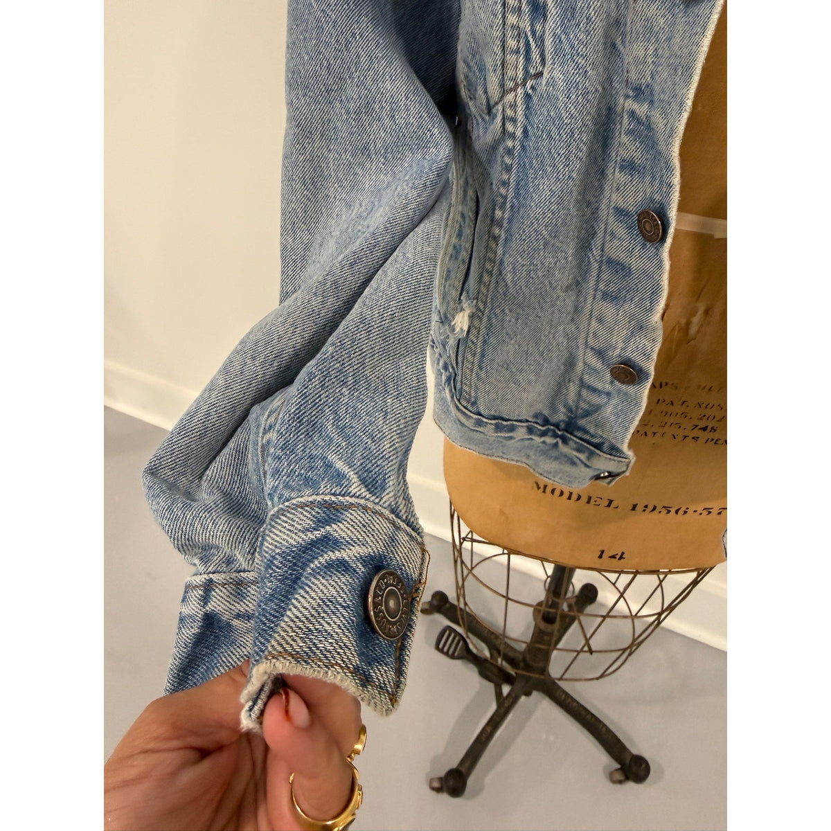 Vintage Levi's Denim Jacket Approx Size L PTP 22